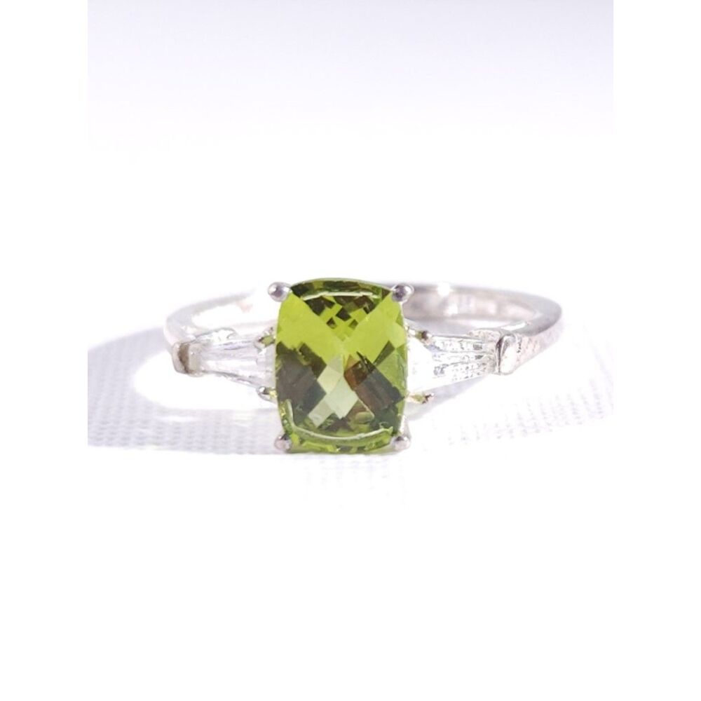 Peridot 1.5 Carats and White Topaz Ring Size 7